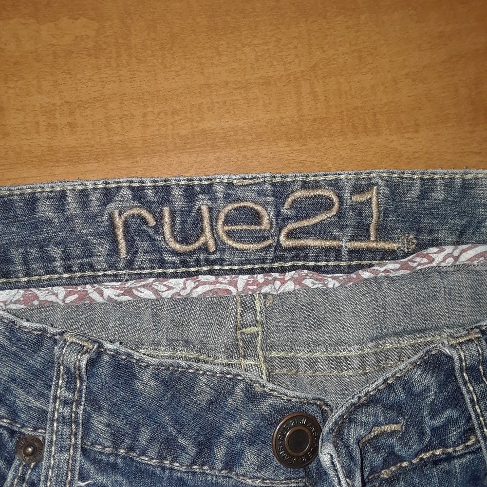 RUE 21 - Picture 3 of 6